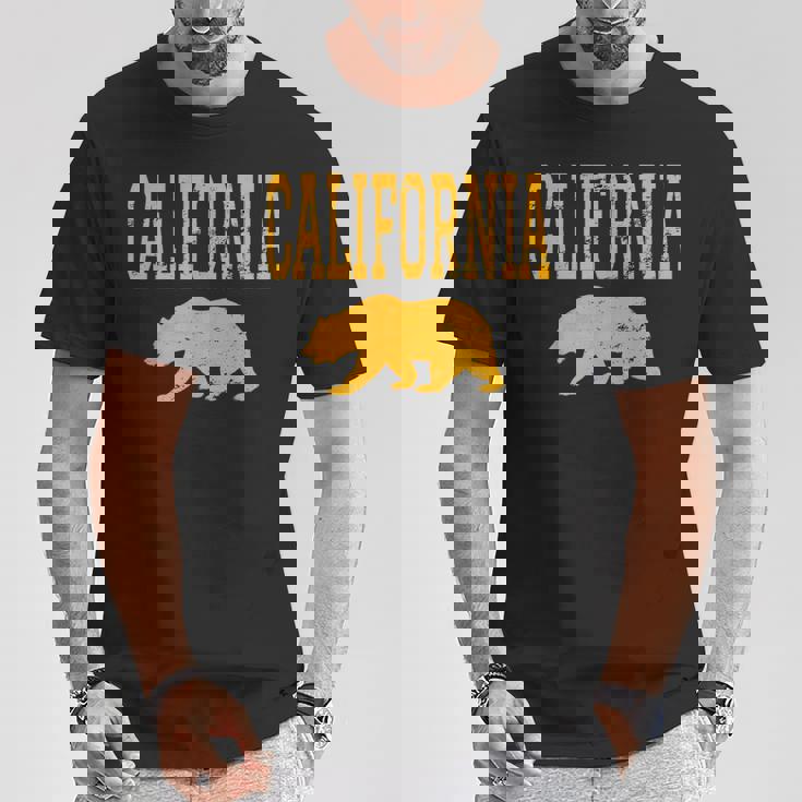 アンティーク調カリフォルニアゴールデンベア。 Tシャツ 面白い贈り物