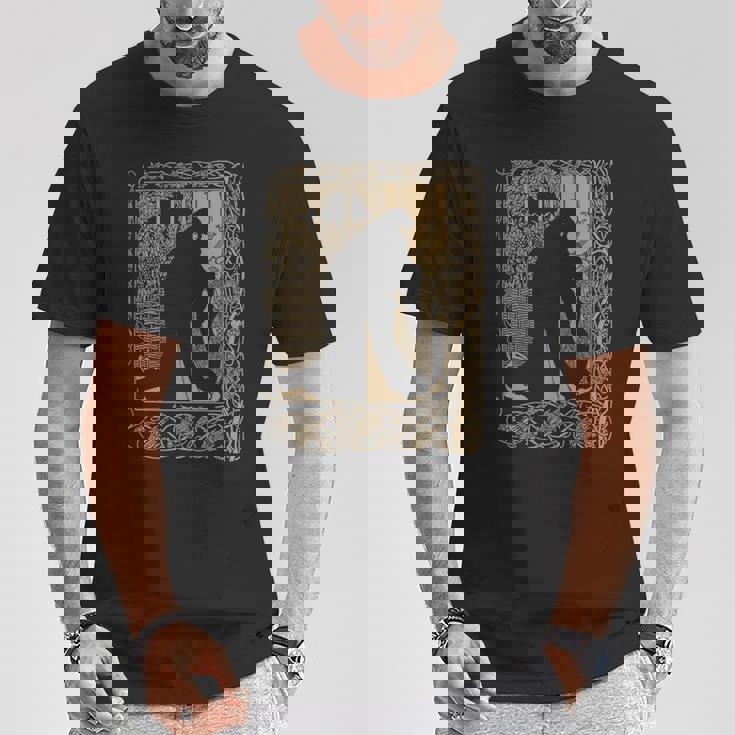 アールヌーボー、オーブリー・ビアズリー、ル・モルト・ダルサー、ギネヴィア 長袖tシャツ Tシャツ 面白い贈り物