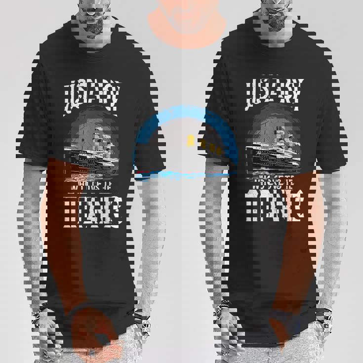 タイタニック号を愛する少年 ヴィンテージ船 タイタニック愛好家 Tシャツ 面白い贈り物