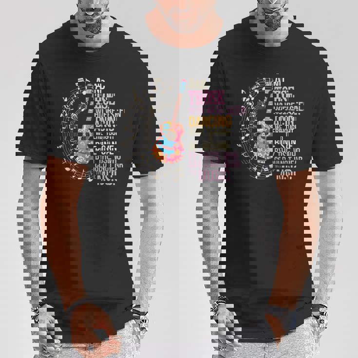 ヒッピーギターと平和の踊りを見た者たち Tシャツ 面白い贈り物