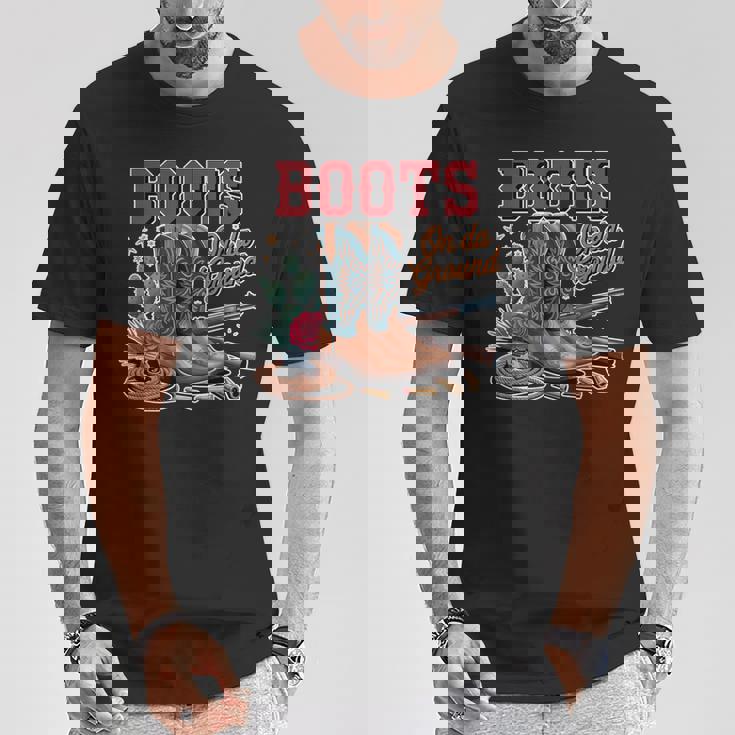 ブーツ オン グラウンド カウガール カウボーイ ウエスタン Tシャツ 面白い贈り物