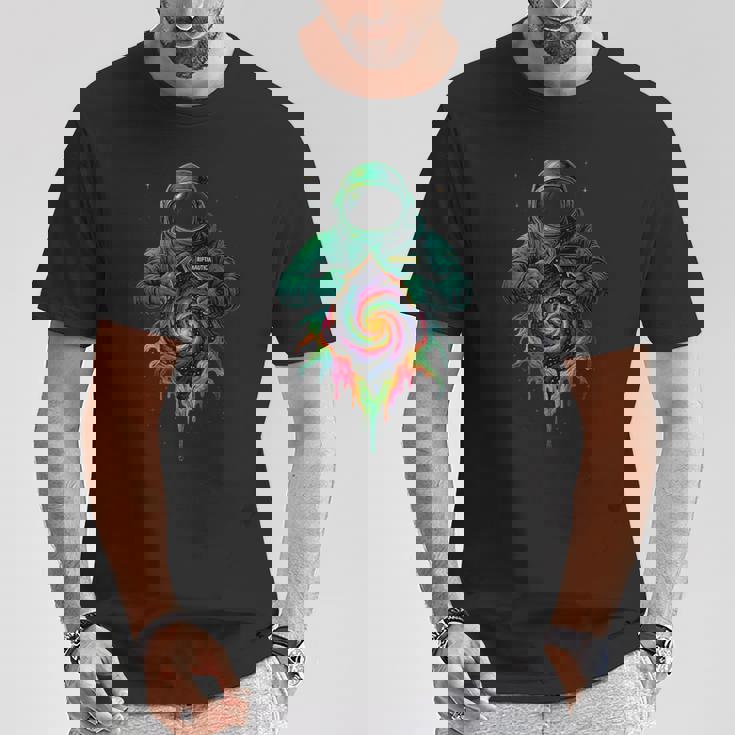 宇宙飛行士が宇宙の裂け目 Tシャツ 面白い贈り物