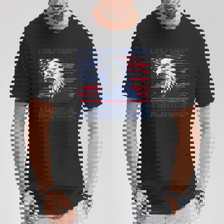 私は自分の国が大好きで、自分の政府が恥ずかしい Tシャツ 面白い贈り物