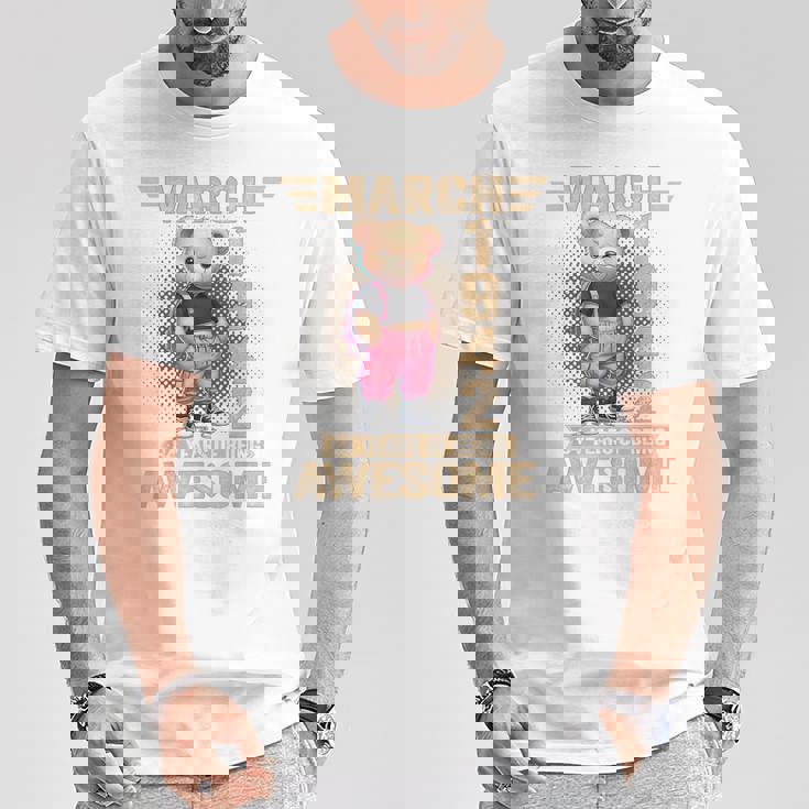 1942年3月 84歳の誕生日 84歳のテディベア Being Awesome Tシャツ 面白い贈り物