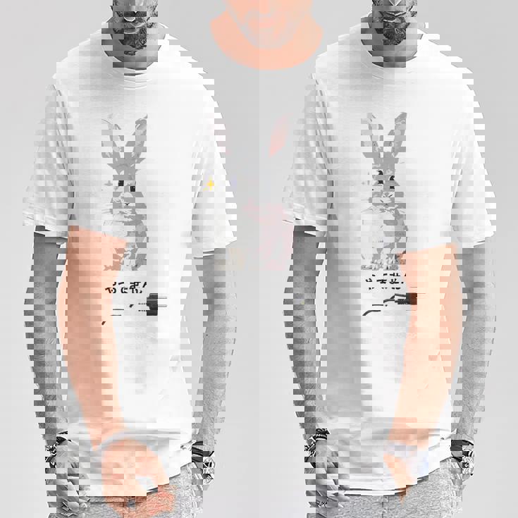 やってませんうさぎ 「I Didn't Do It」 いたずらウサギ 電源コード 面白いデザイン 黒文字 Tシャツ 面白い贈り物