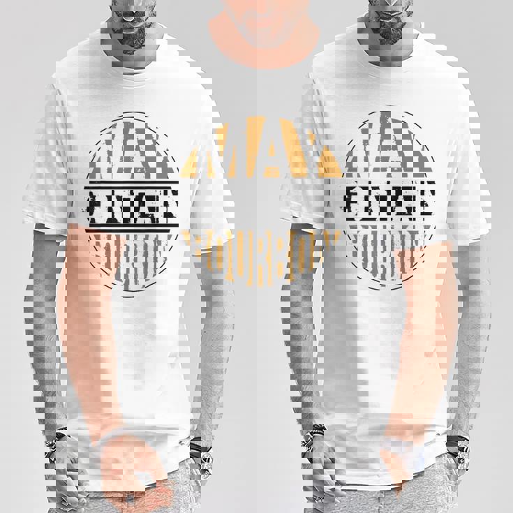 ウイスキーを飲むアルコール昔ながらのバーボン酒飲み Tシャツ 面白い贈り物