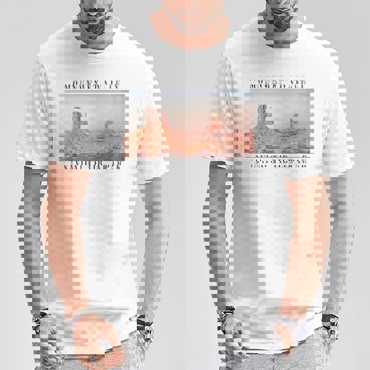 モニュメントバレー ナバホ族公園 アリゾナ ユタ州 Tシャツ 面白い贈り物