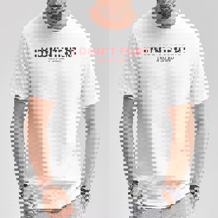 裏面 イチャイチャしないちょっとおもしろいことばっかり言ってるだけ Tシャツ 面白い贈り物