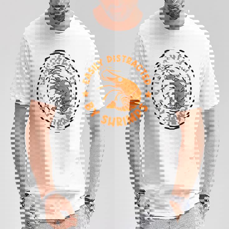 魚介類と海老に気を取られて 面白い海老 Tシャツ 面白い贈り物