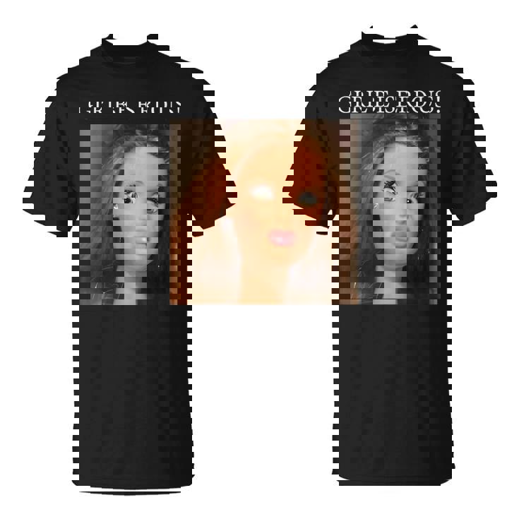 おもしろいドールフェイスミームガール本気で Tシャツ