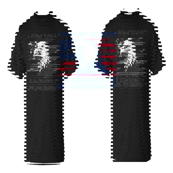 私は自分の国が大好きで、自分の政府が恥ずかしい Tシャツ