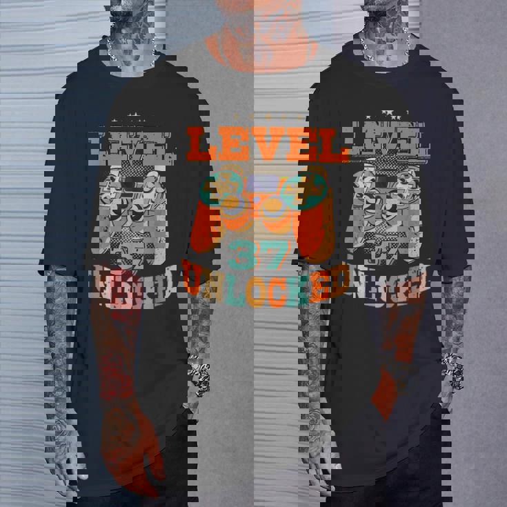 37歳の誕生日プレゼント 37歳 男性と女性、ビデオゲーム 1984年生まれ Tシャツ 彼への贈り物