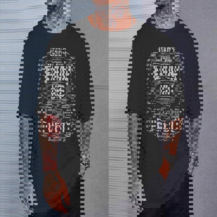 56歳の誕生日の伝説は1968年2月に生まれました Tシャツ 彼への贈り物