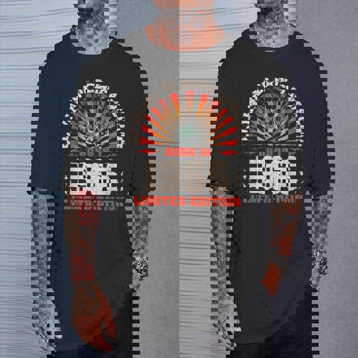 60歳の誕生日 60歳のギタリスト ギター愛好家 1966年生まれ Tシャツ 彼への贈り物