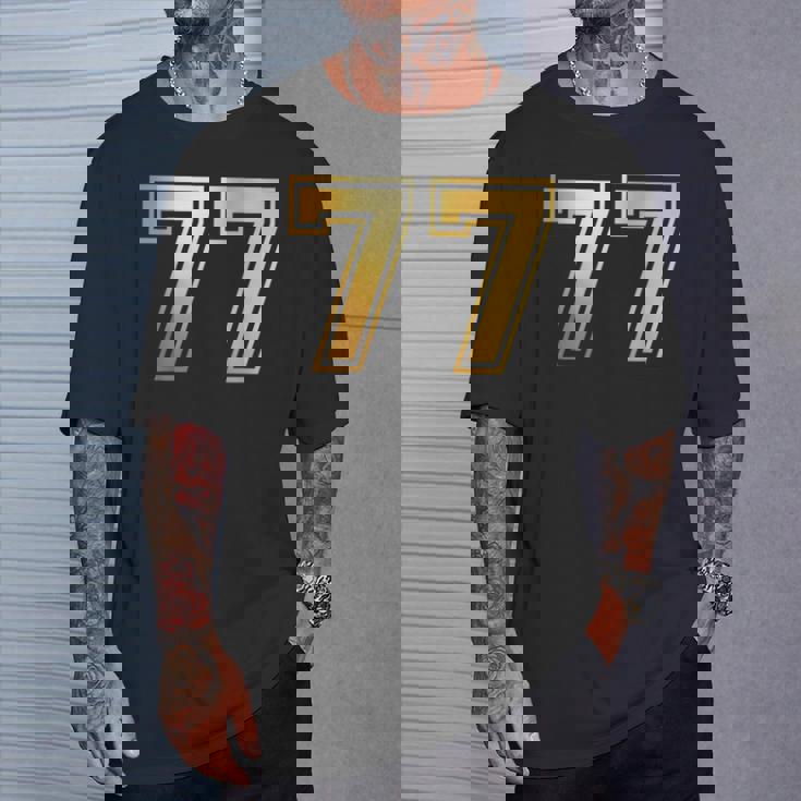 77 ナンバーセブンティセブンチーム スポーツ グラフィック 代表チームマッチング Tシャツ 彼への贈り物
