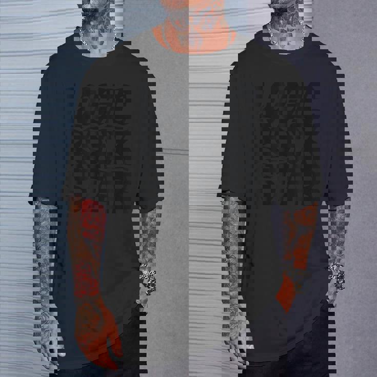 Bold Monochrome Typography Tシャツ 彼への贈り物