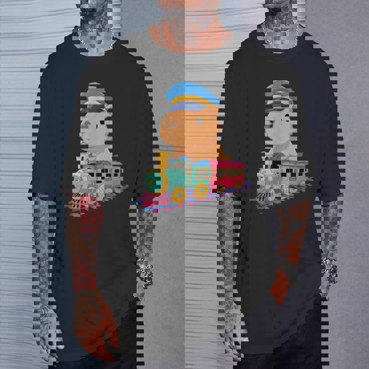 Capybara Riding Train Cute Kawaii Cartoon Rail Adventure Tシャツ 彼への贈り物