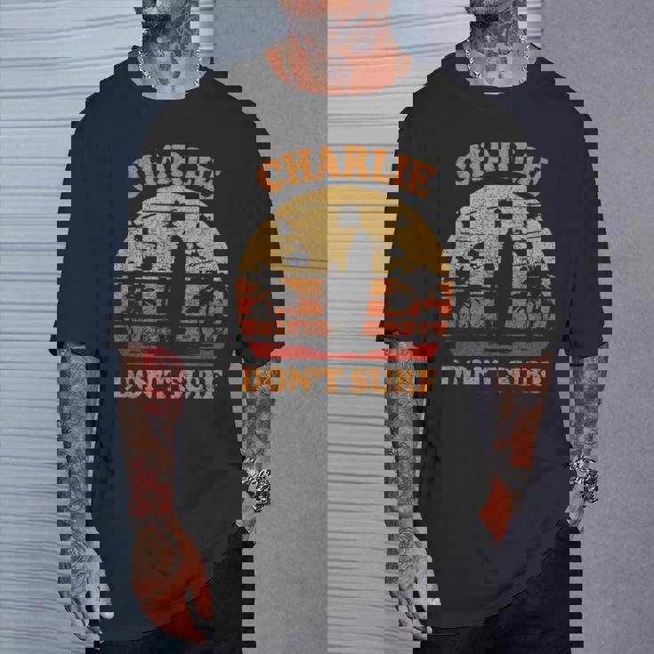 Charlie Does Noturf In The Militaryietnam War Tシャツ 彼への贈り物