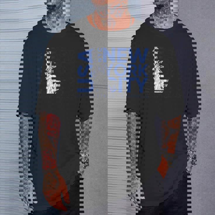 Cool Nyc New York Citytatue Of Liberty With Usa Flag Tシャツ 彼への贈り物