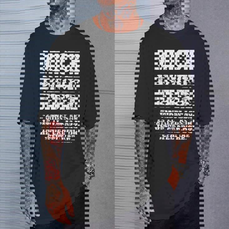 aying Gag Humour Ironic Mich Braucht Jeder ドイツ語 Tシャツ 彼への贈り物