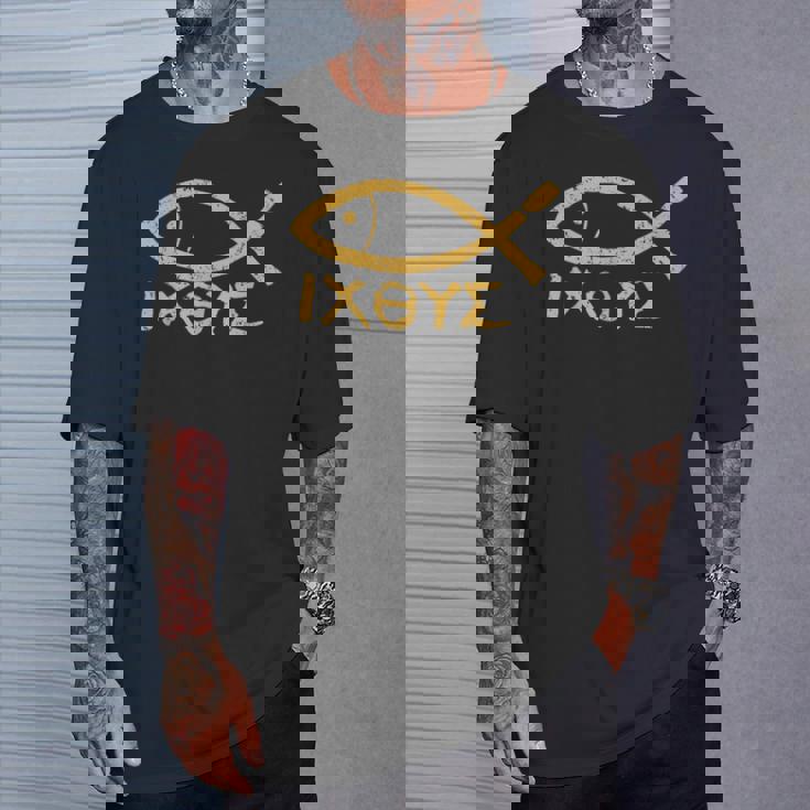 Ichthys イエス・キリスト 神の息子 救世主 古代魚のシンボル Tシャツ 彼への贈り物