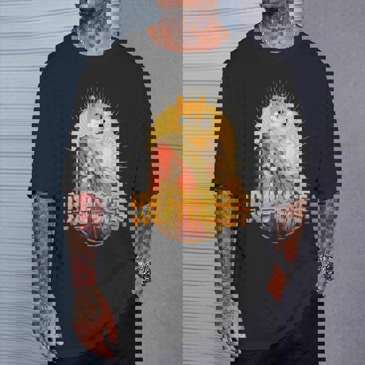 In Doge We Trust Doge Dogecoin 柴犬 Tシャツ 彼への贈り物