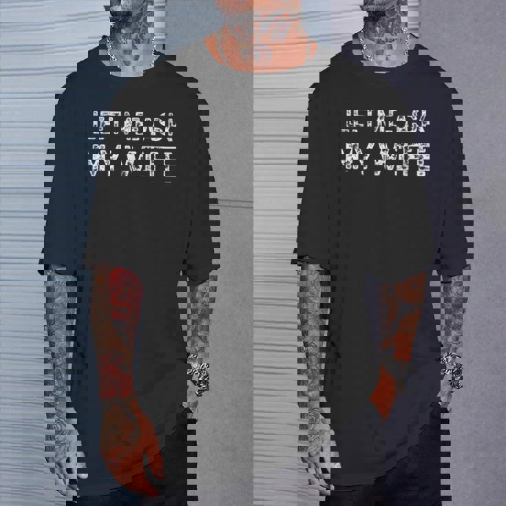 Let Me Ask My Wife ay Husband Life ユーモア Tシャツ 彼への贈り物