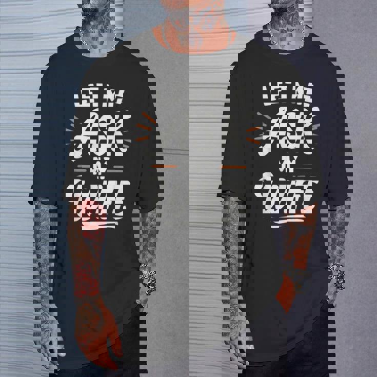 Let Me Ask My WifeSheaid No バックフロント 面白い Tシャツ 彼への贈り物