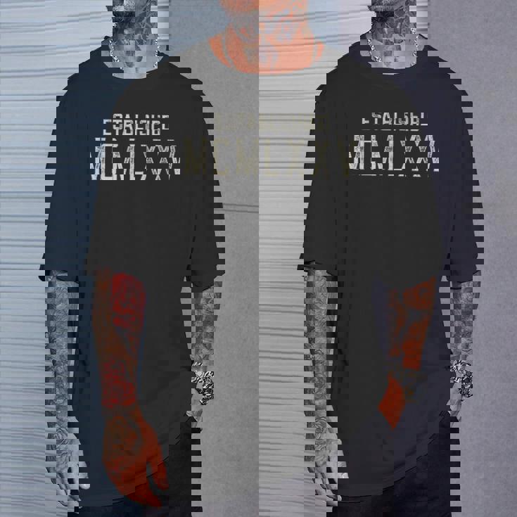 Mcmlxxv 1975年設立 ローマ数字。 Tシャツ 彼への贈り物