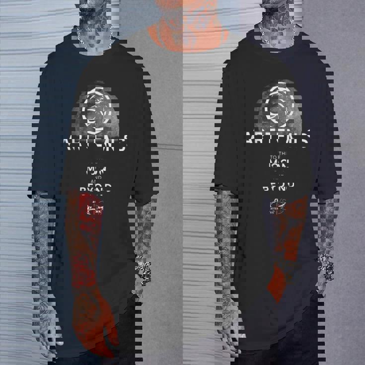 Nasa アルテミス計画 月とその先へ Tシャツ 彼への贈り物