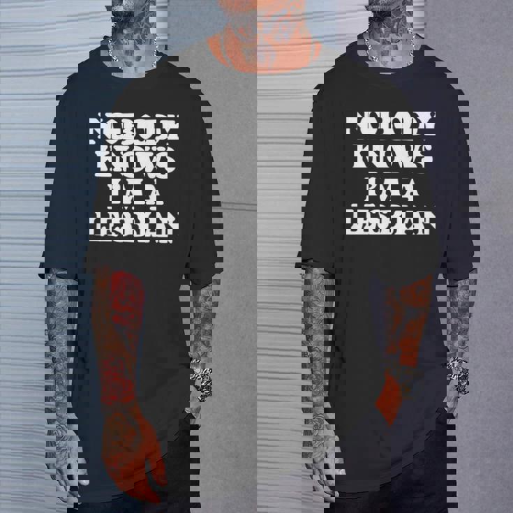 Nobody Knows I'm A Lesbian Gay Lgbtq ユーモア プライド 月 長袖tシャツ Tシャツ 彼への贈り物