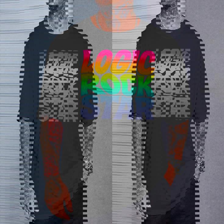 Rainbow Gradient Typography Tシャツ 彼への贈り物