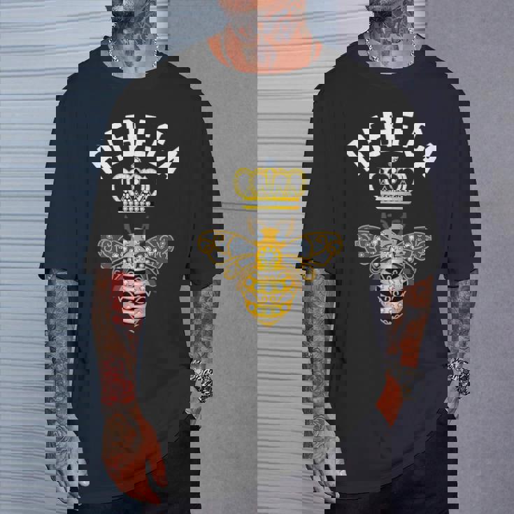 Rebeca Nombre Rebeca Regalos De Cumpleaños Reina Corona Abeja Rebeca Camiseta unisex Regalos para él