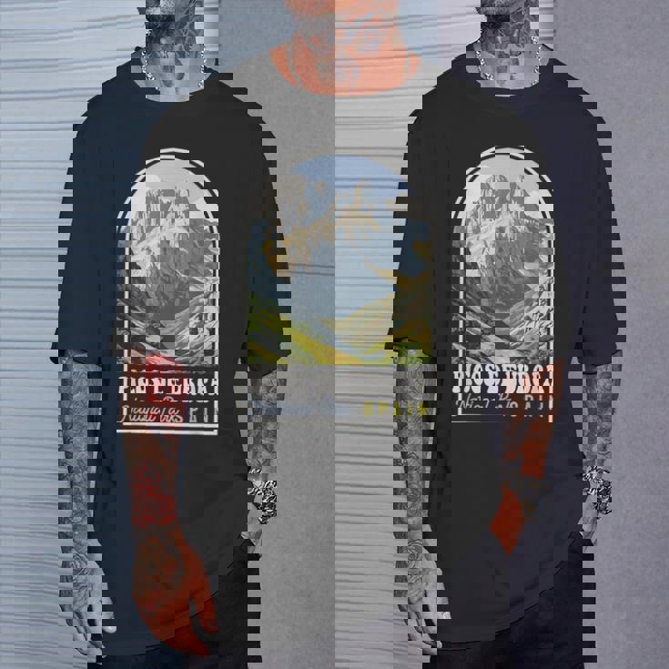 Recuerdo Deiaje Retro Del Parque Nacional De Los Picos De Europa Camiseta unisex Regalos para él