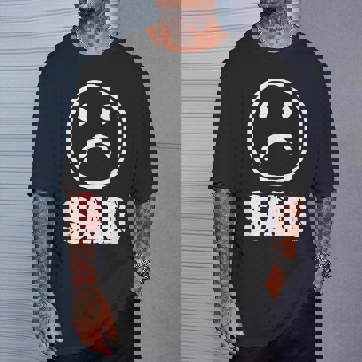 Sad 季節 愛情障害 悲しみ うつ病 エモ パンク Tシャツ 彼への贈り物