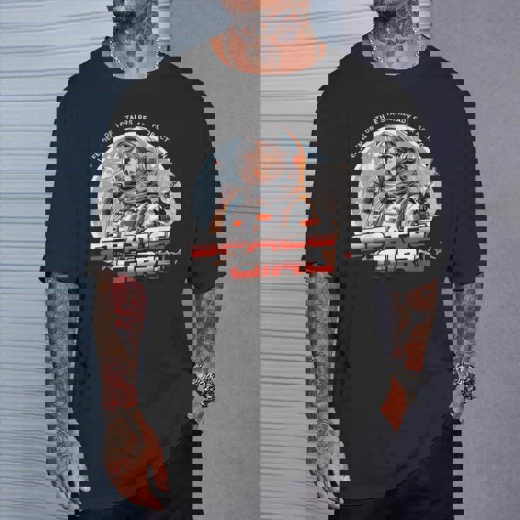 Sf宇宙少女ディフェンダー・オブ・ザ・スターズ・レディ・フォー・アクション。 Tシャツ 彼への贈り物