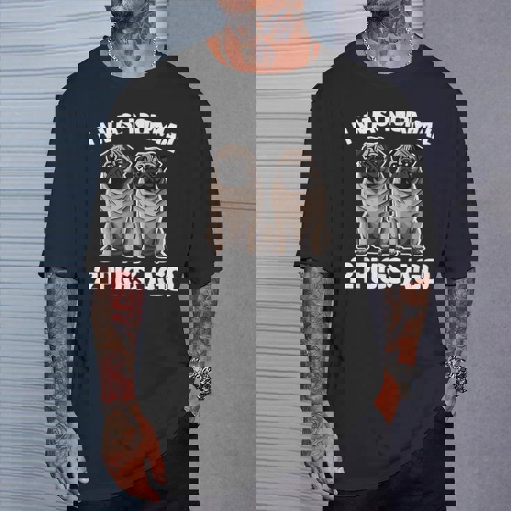 I Was Normal 2 Pugs Ago 面白い犬のパグオーナーパグ愛好家パグ Tシャツ 彼への贈り物