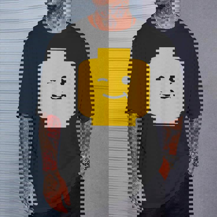 Winking Winky Face ミニフィグ ブリックトイtシャツ Tシャツ 彼への贈り物