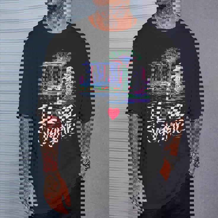 「I Loveingapore Citykyline」とマーライオンのデザイン。 Tシャツ 彼への贈り物