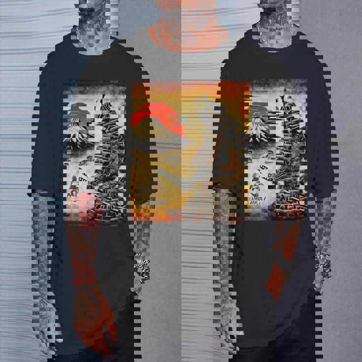 「夜明けの富士山と壮大な侍戦士」 Tシャツ 彼への贈り物