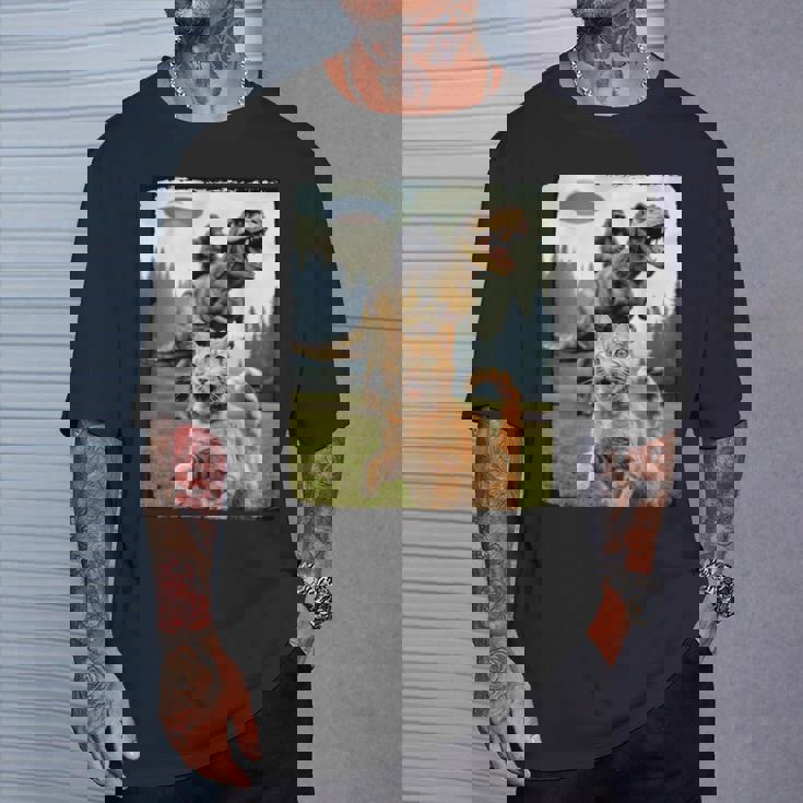 おもしろ猫 ゴリラ 恐竜 Ufo ミーム 不条理なユーモアシーン Tシャツ 彼への贈り物