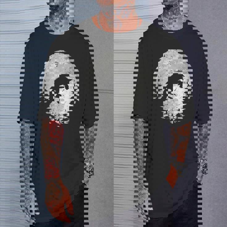 きつね 北海道 ムーンフォックスジャンプ 動物の自然を探している Tシャツ 彼への贈り物