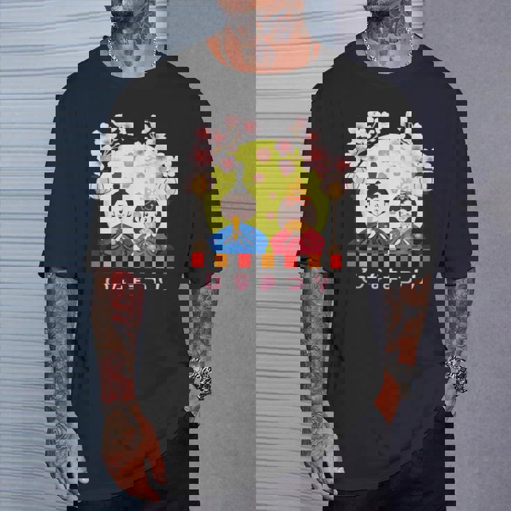 ひな祭り、ひな人形、着物、日本祭りかわいい、桃の節句、提灯、日本の伝統的なお祭り、春、春休み、日本人形 Tシャツ 彼への贈り物