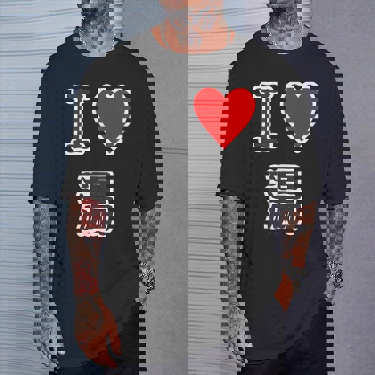 アイラブ・湯【変なデザイン屋さん】温泉 お風呂 銭湯 お土産 旅行 ハート スタッフ メッセージ・面白い デザイン Tシャツ 彼への贈り物