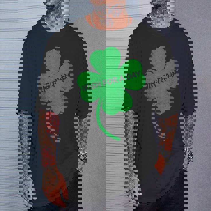 アイリッシュ・フォー・ア・デイ 聖パトリックの日のシャムロック・アイルランドの衣装 Tシャツ 彼への贈り物