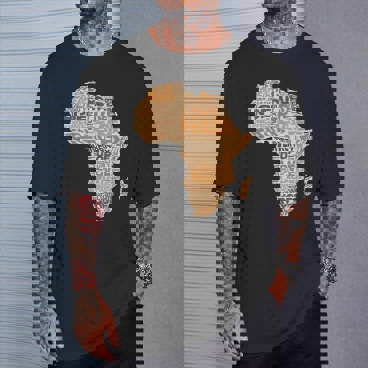 アフリカの平等パターン メラニン 肌色 アフリカ地図 Tシャツ 彼への贈り物