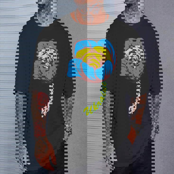 ウクライナ バラの花 旗 フリー ウクライナ応援 ウクライナ Tシャツ 彼への贈り物