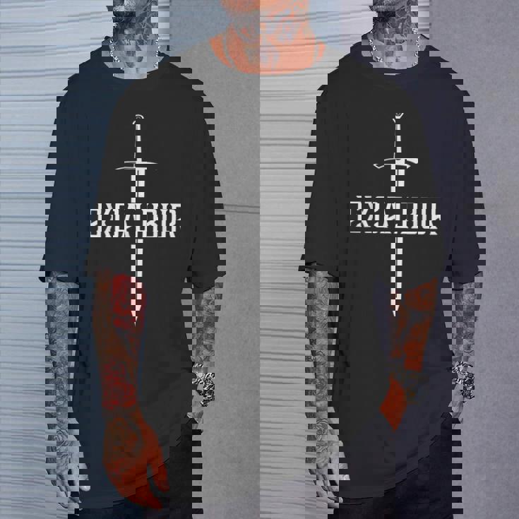 エクスカリバー アーサー王の石の中の伝説の剣 Tシャツ 彼への贈り物