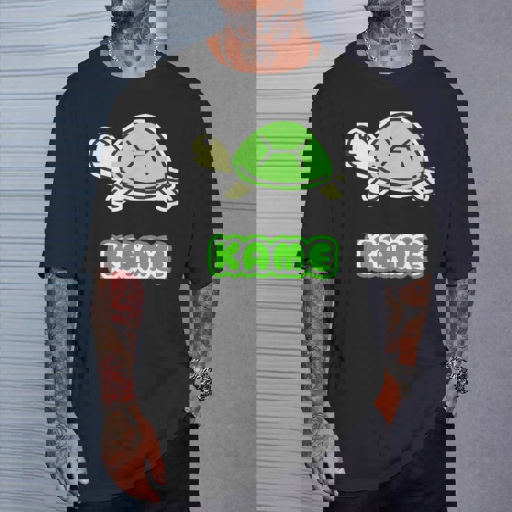 カメさん 亀《Kame》ミドリガメ【どうぶつフレンズ】水族館 ゆるくて かわいい キャラクター イラスト Tシャツ 彼への贈り物