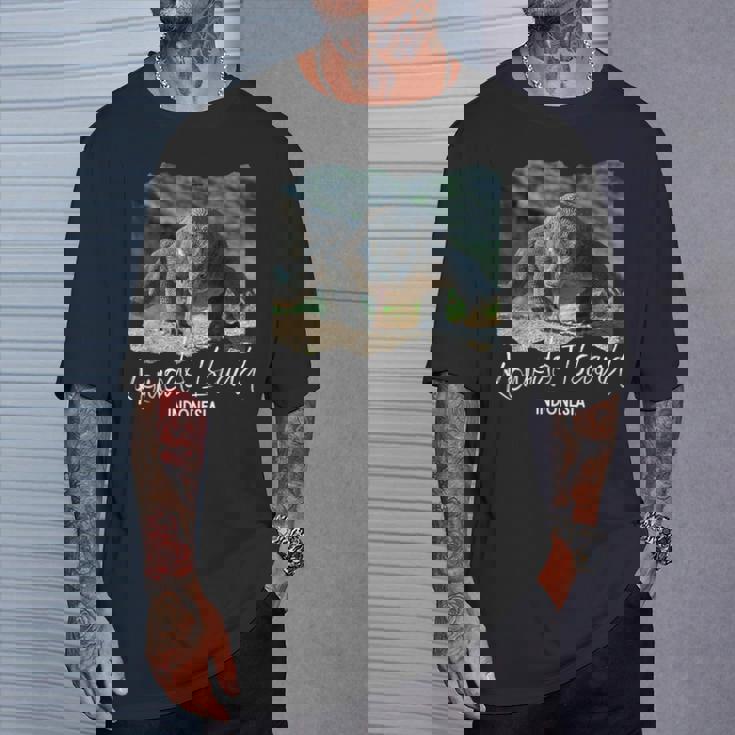 コモド島インドネシアコモドドラゴン Tシャツ 彼への贈り物